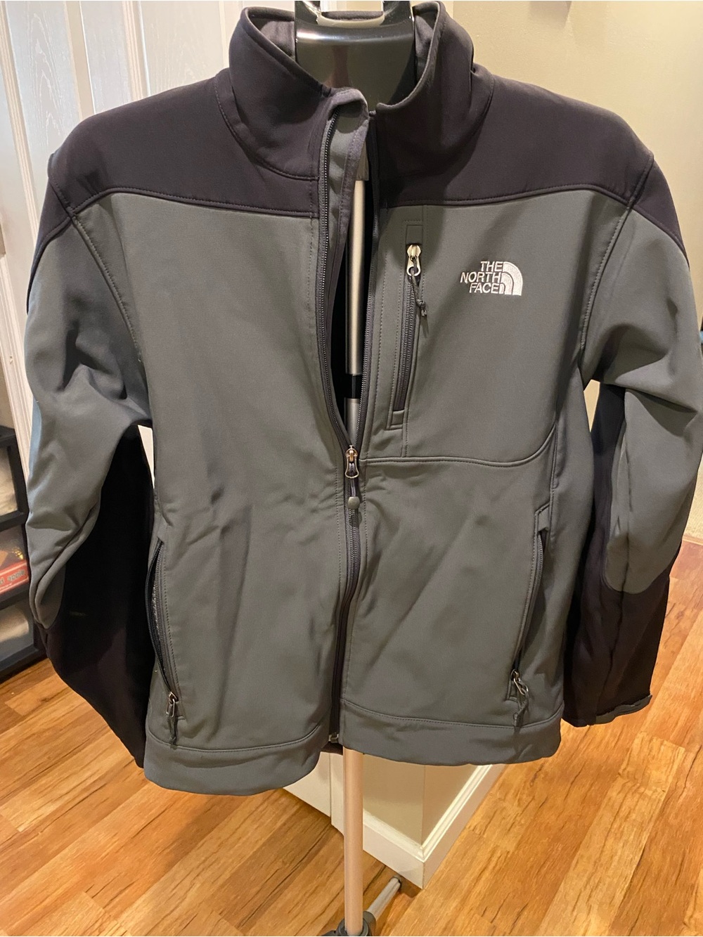 The North Face Apex Bionic Jacket charcoal, gray, and black men’s medium